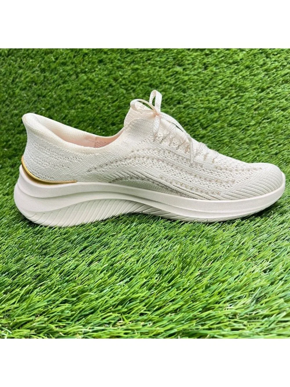 Skechers Arch Fit Ultra Flex 3.0 Womens Size 7.5 Beige Running Shoes Sneakers